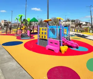 Parques infantiles superficies caucho EMDP Panorama Panama
